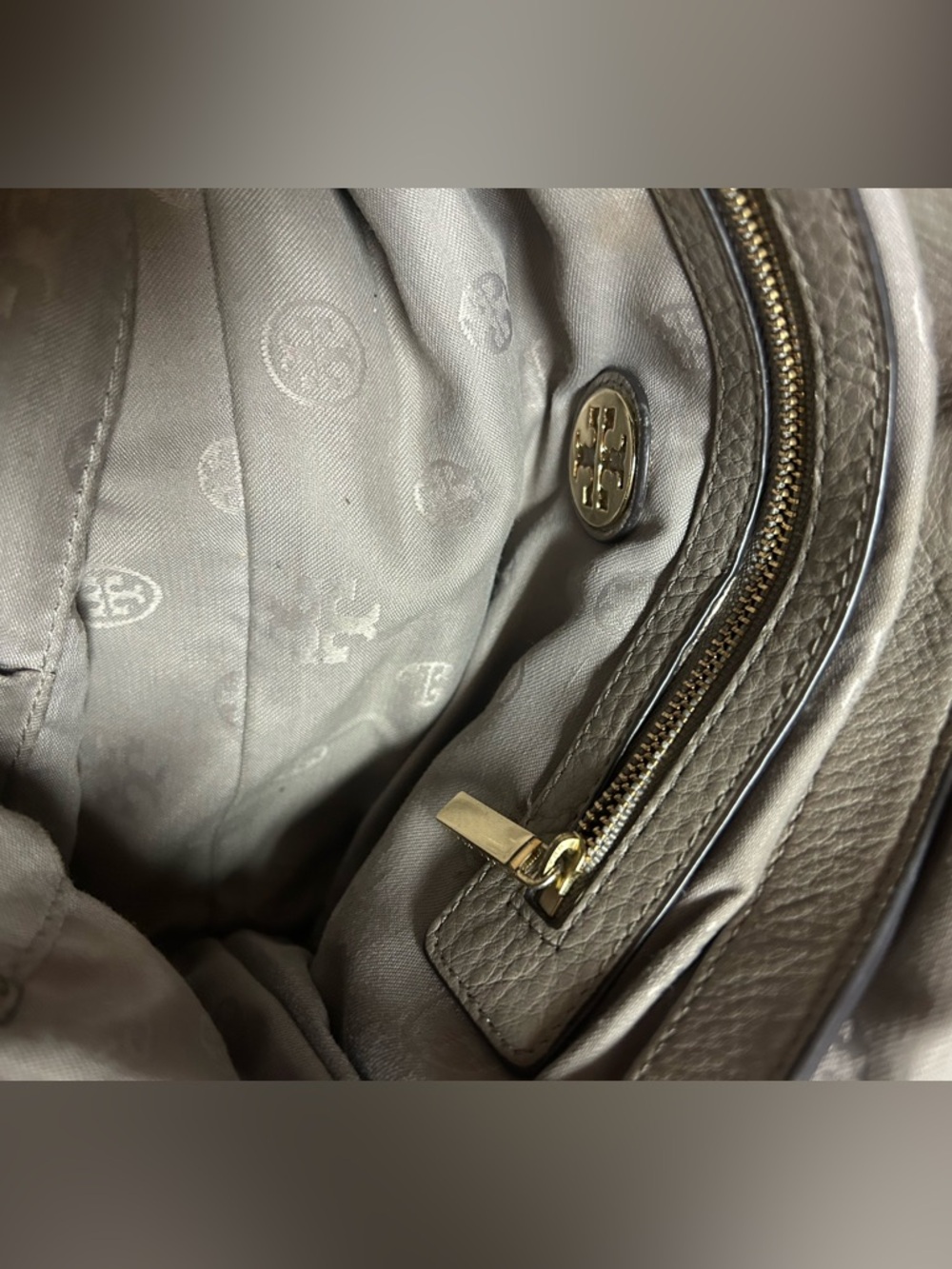Tory Burch Light Gray Pebbled Leather Shoulder Bag with Tassels - Picture 4 of 8